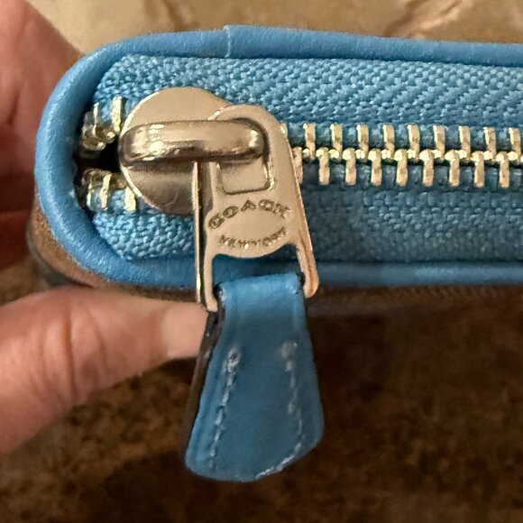 COACH SIGNATURE C ACCORDION ZIP AROUND WALLET BROWN/BLUE Like New - Picture 6 of 13